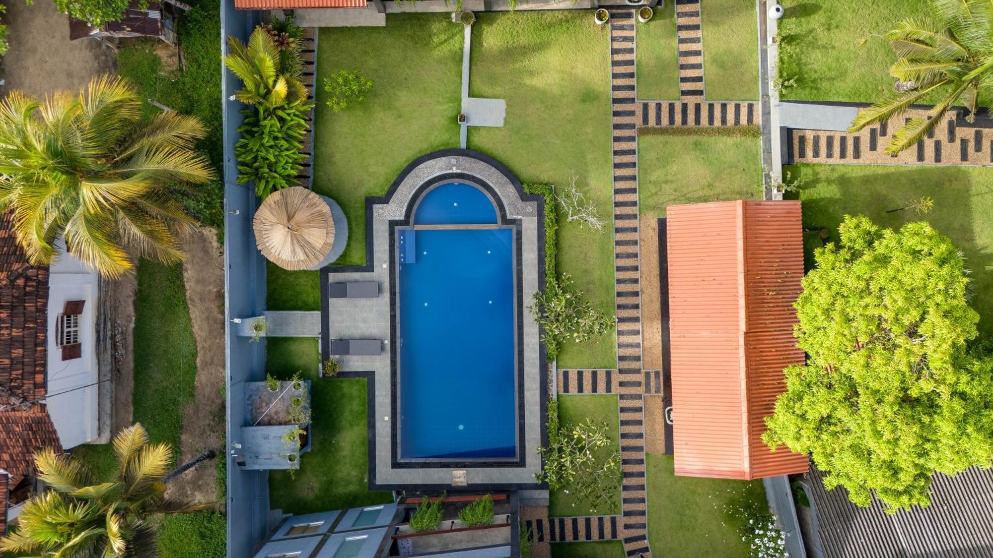 Hasthri Boutique Red Chalet In Ahangama With Pool Near Beach Экстерьер фото