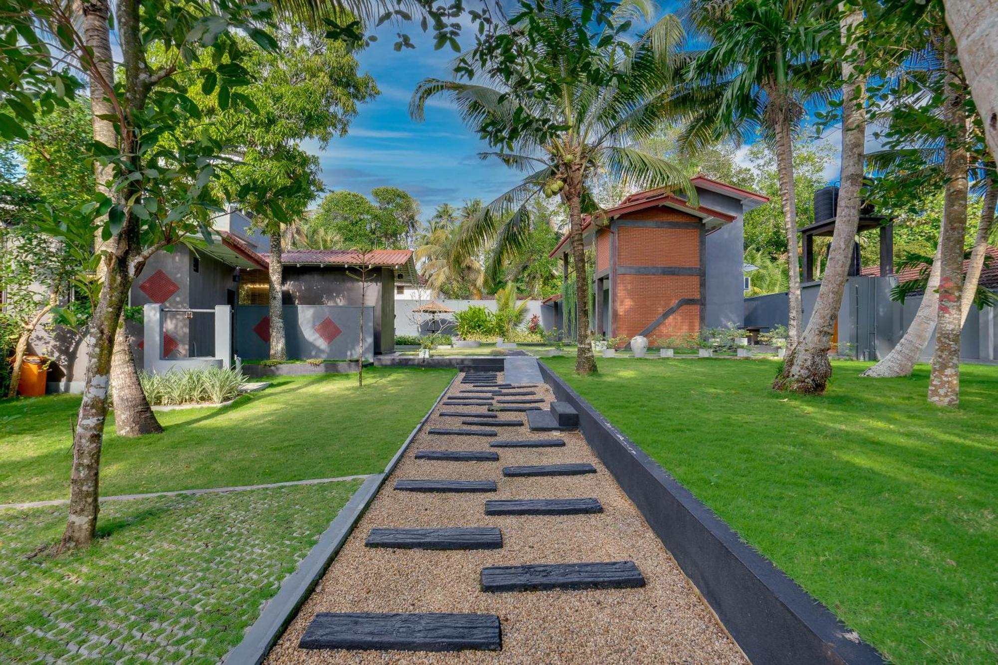Hasthri Boutique Red Chalet In Ahangama With Pool Near Beach Экстерьер фото