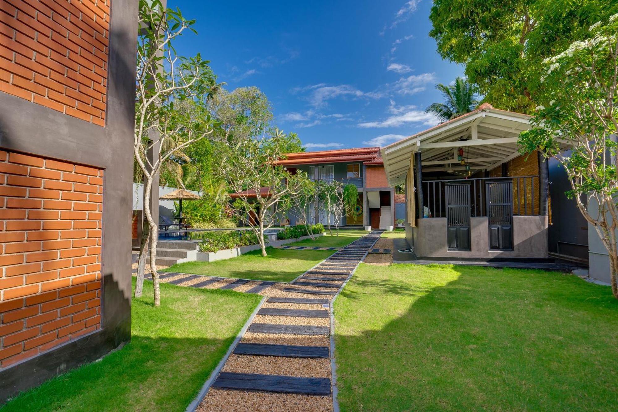 Hasthri Boutique Red Chalet In Ahangama With Pool Near Beach Экстерьер фото